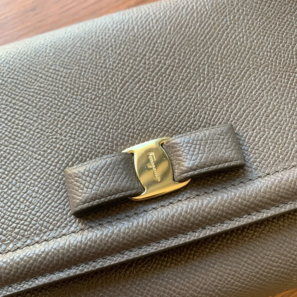 Ferragamo Vera Bow Crossbody in Saffiano - Picture 3 of 10